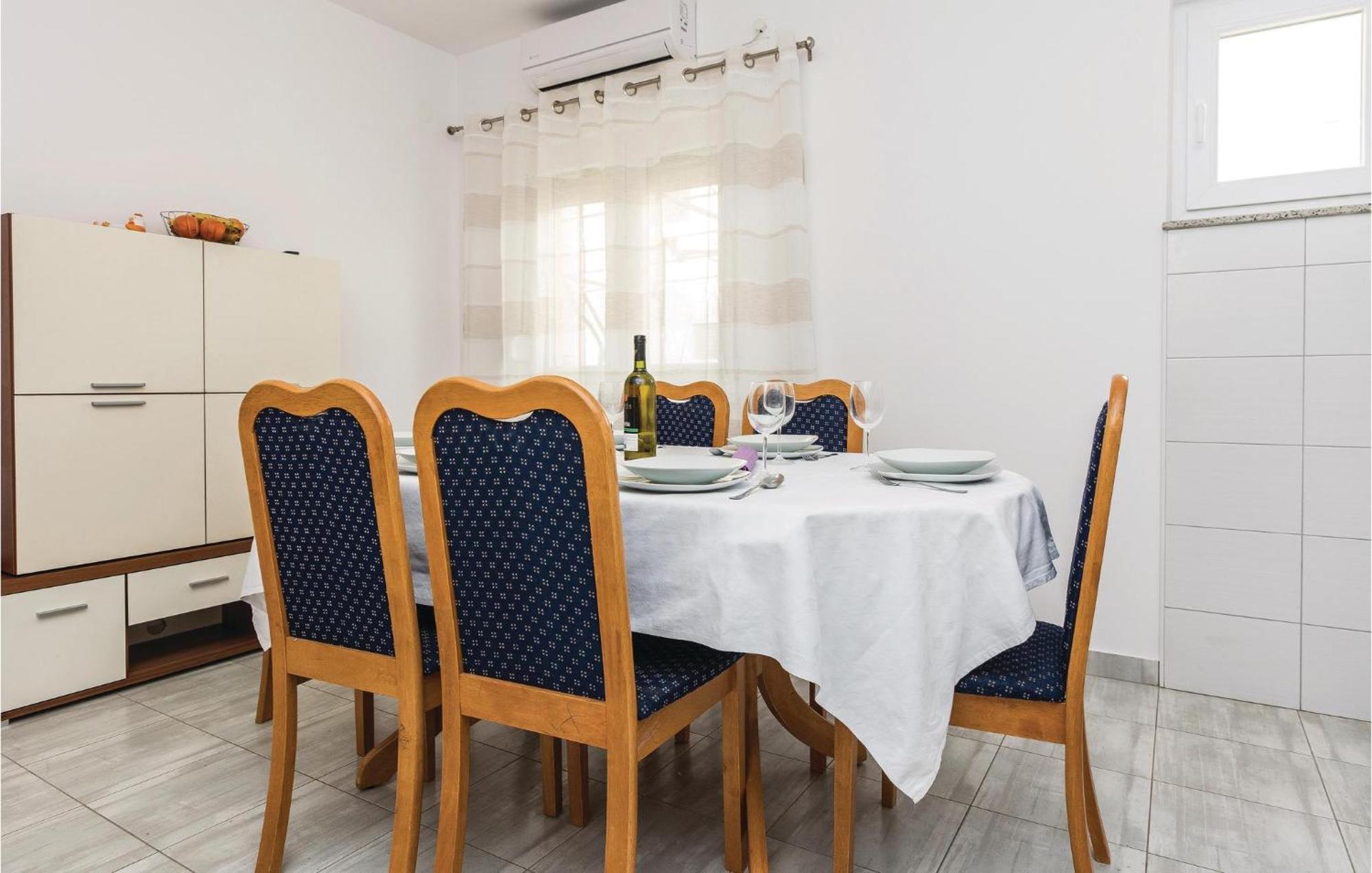 Stunning Home In Zadar With Kitchen Стая снимка
