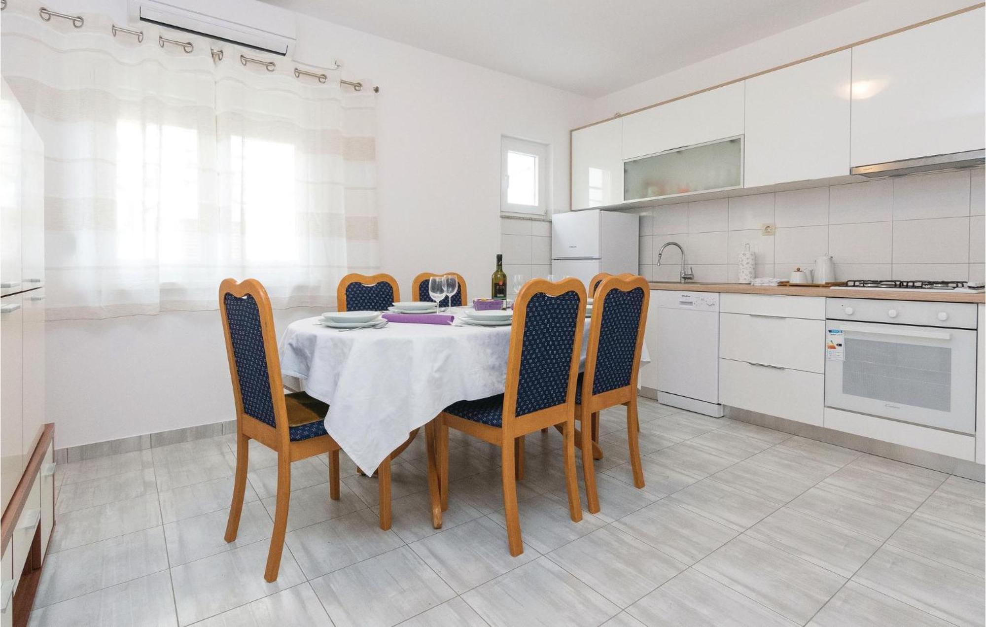 Stunning Home In Zadar With Kitchen Стая снимка